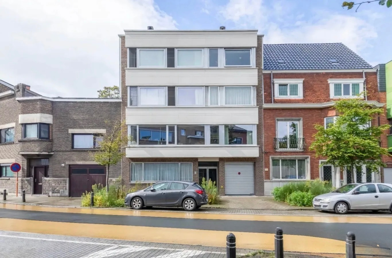 Instapklaar gelijkvloers appartement met tuin en parking in Sint-Amandsberg 