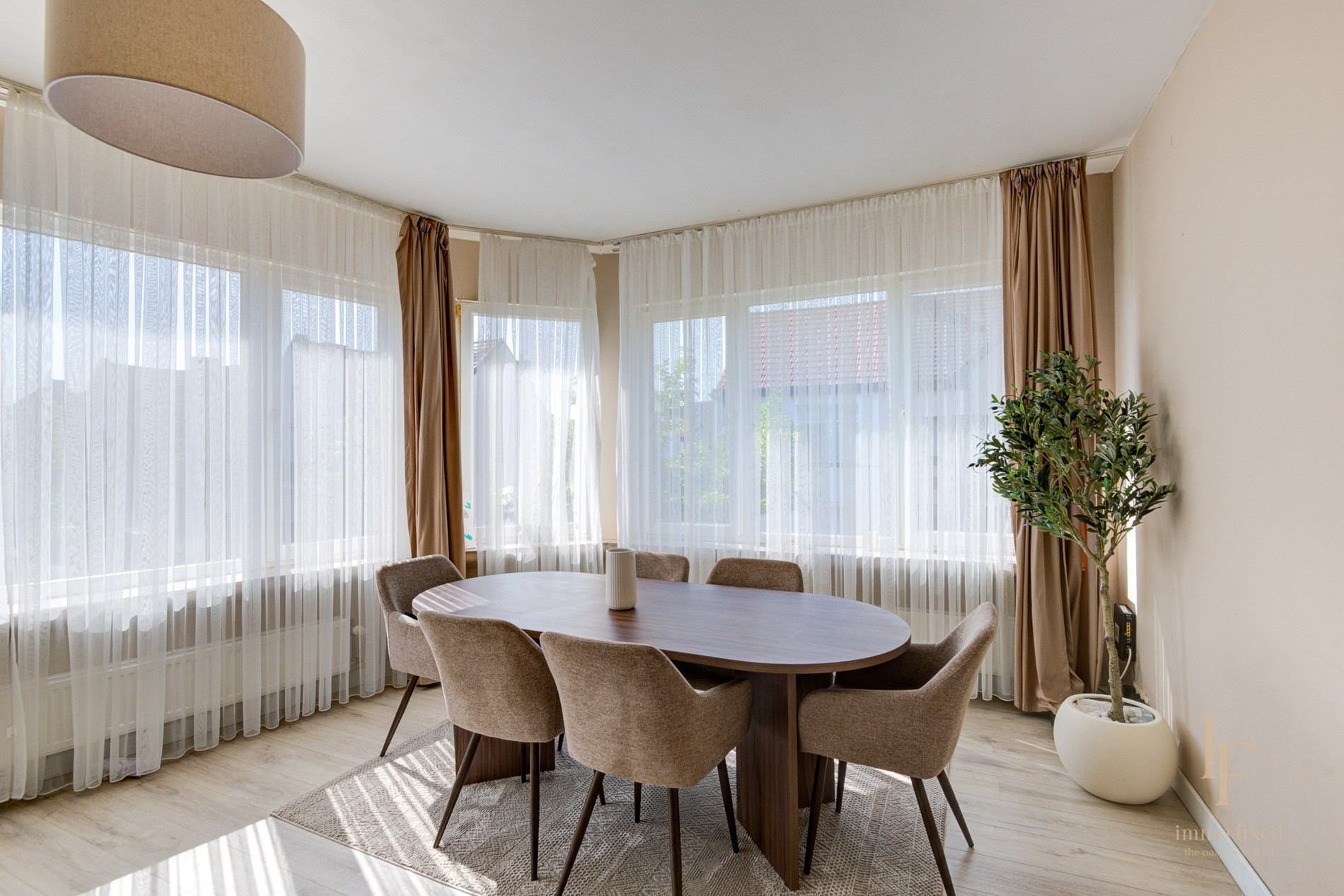 Appartement met twee slaapkamers en gezellig terrasje te Merksem! 