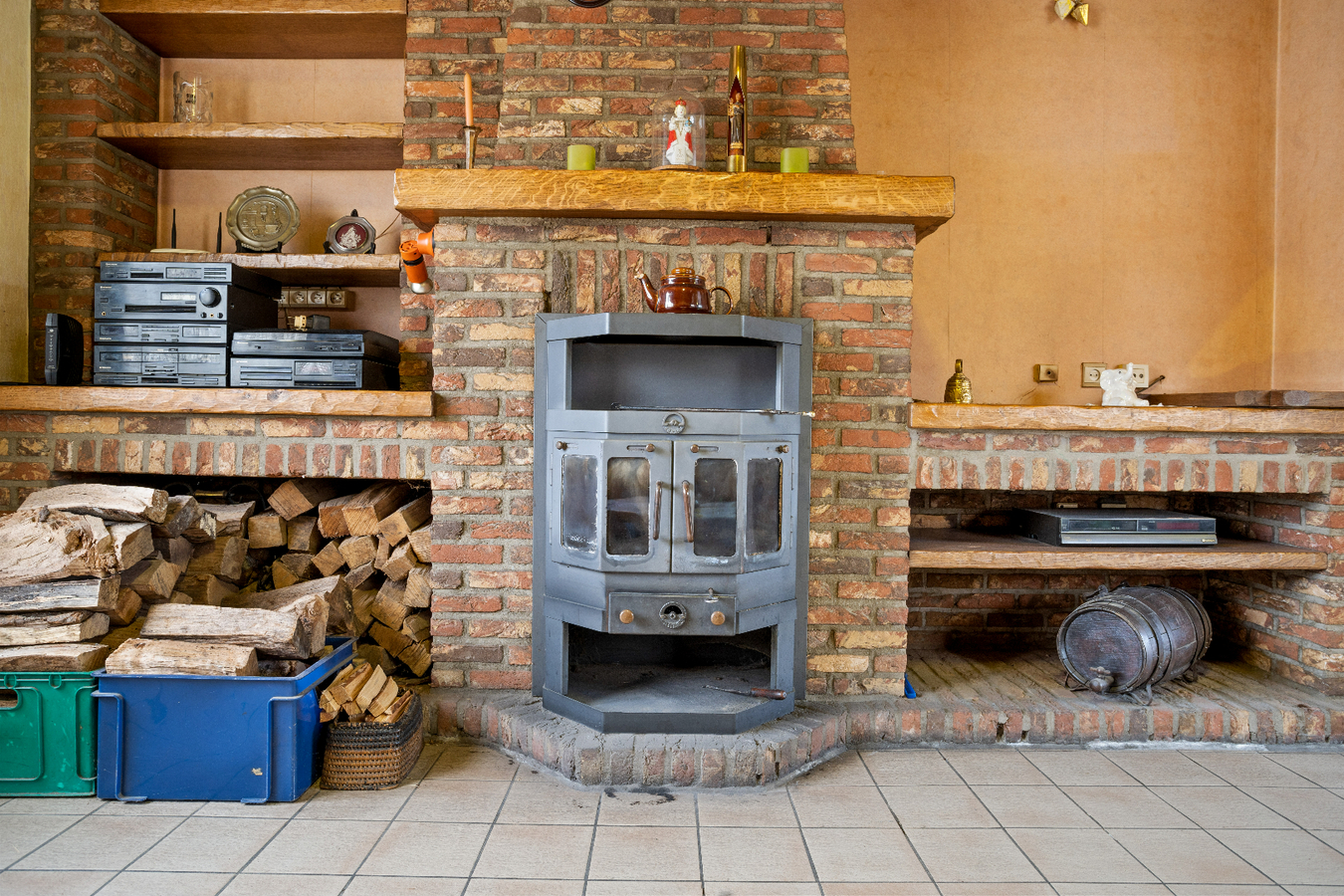 Alleenstaande woning met loods in Jonkershove. 