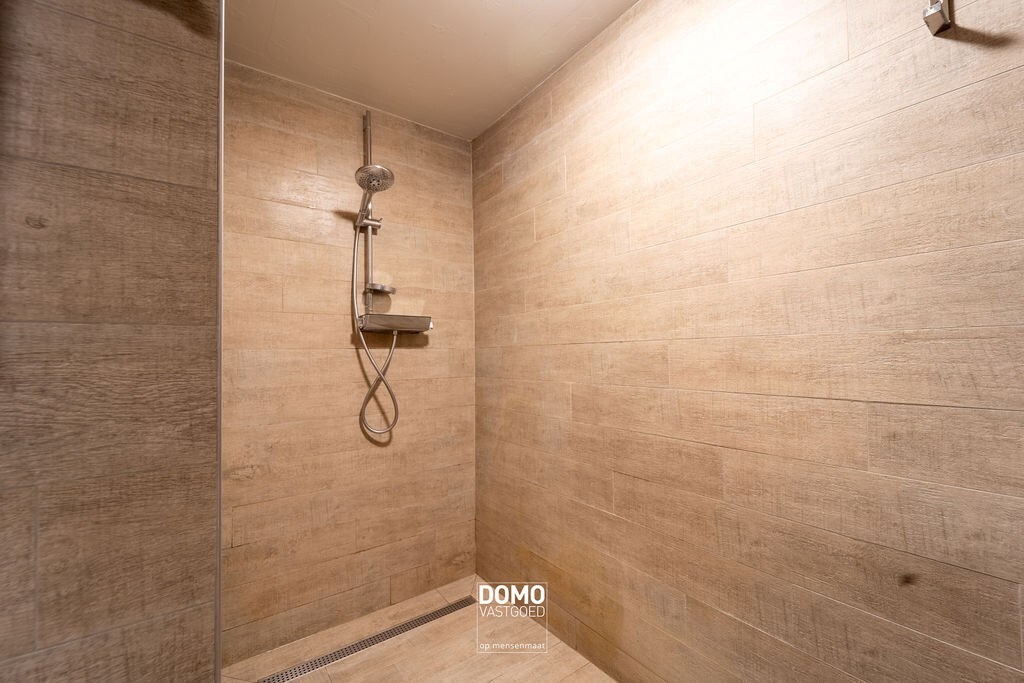 Verrassend ruime woning met karakter te Kuringen. 