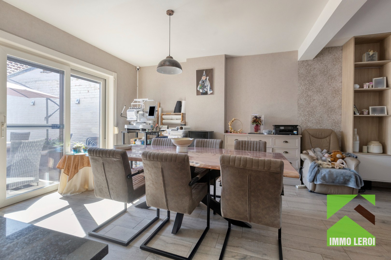 Eetkamer met doorgang terras