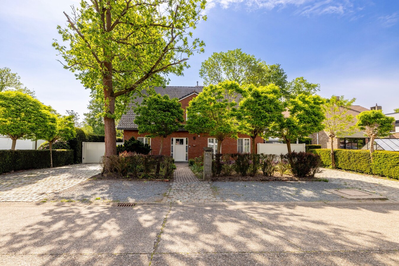 Ruim en charmant landhuis met 4 slpks en prachtige tuin 