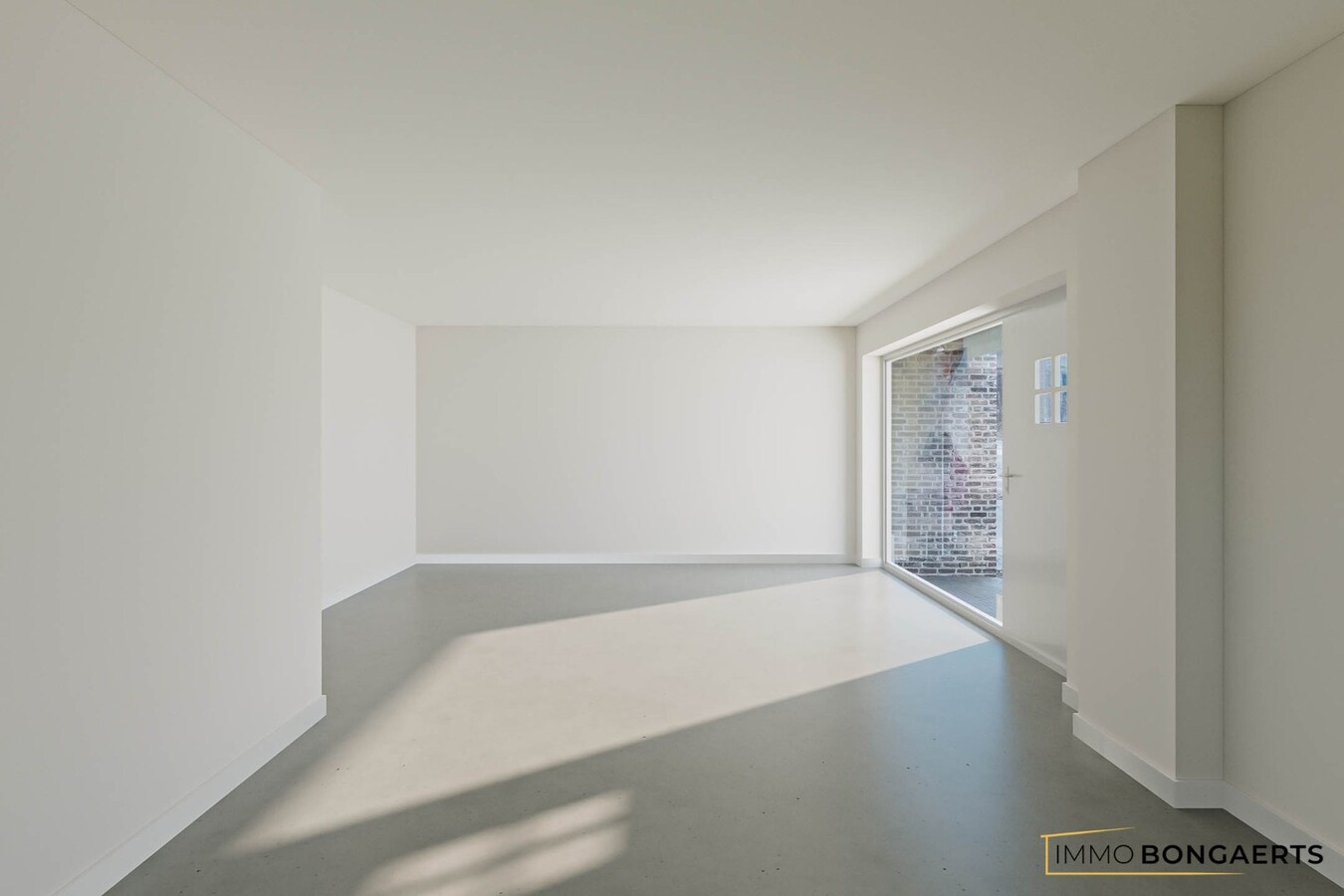 Prachtig afgewerkte woning met praktijkruimte 