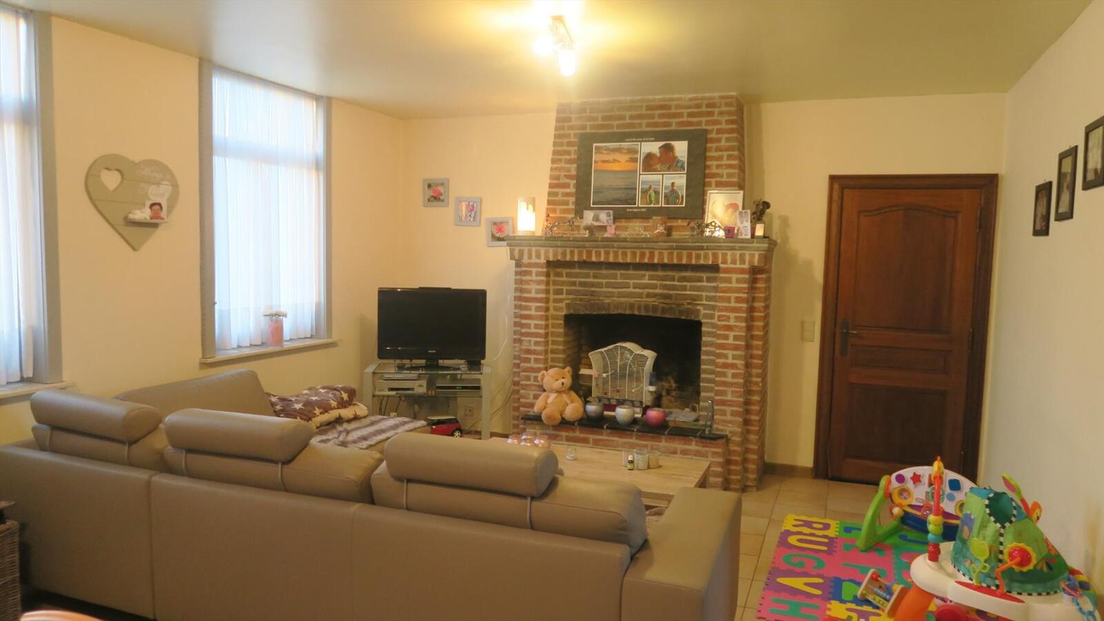 ruime woning met stallingen 