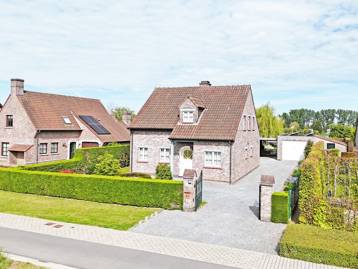 Instapklare OB met ruime garage te Velzeke-Ruddershove 