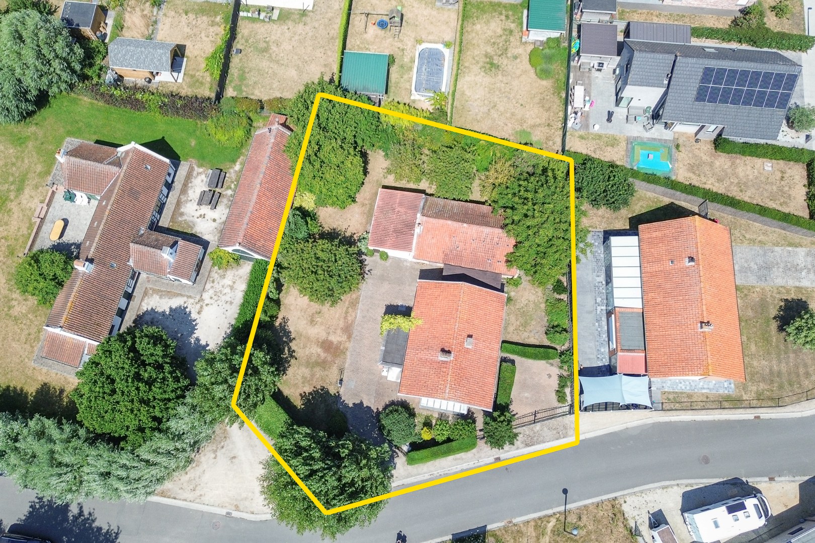 Authentieke en karaktervolle bungalow met veel mogelijkheden in Vosseslag, De Haan 