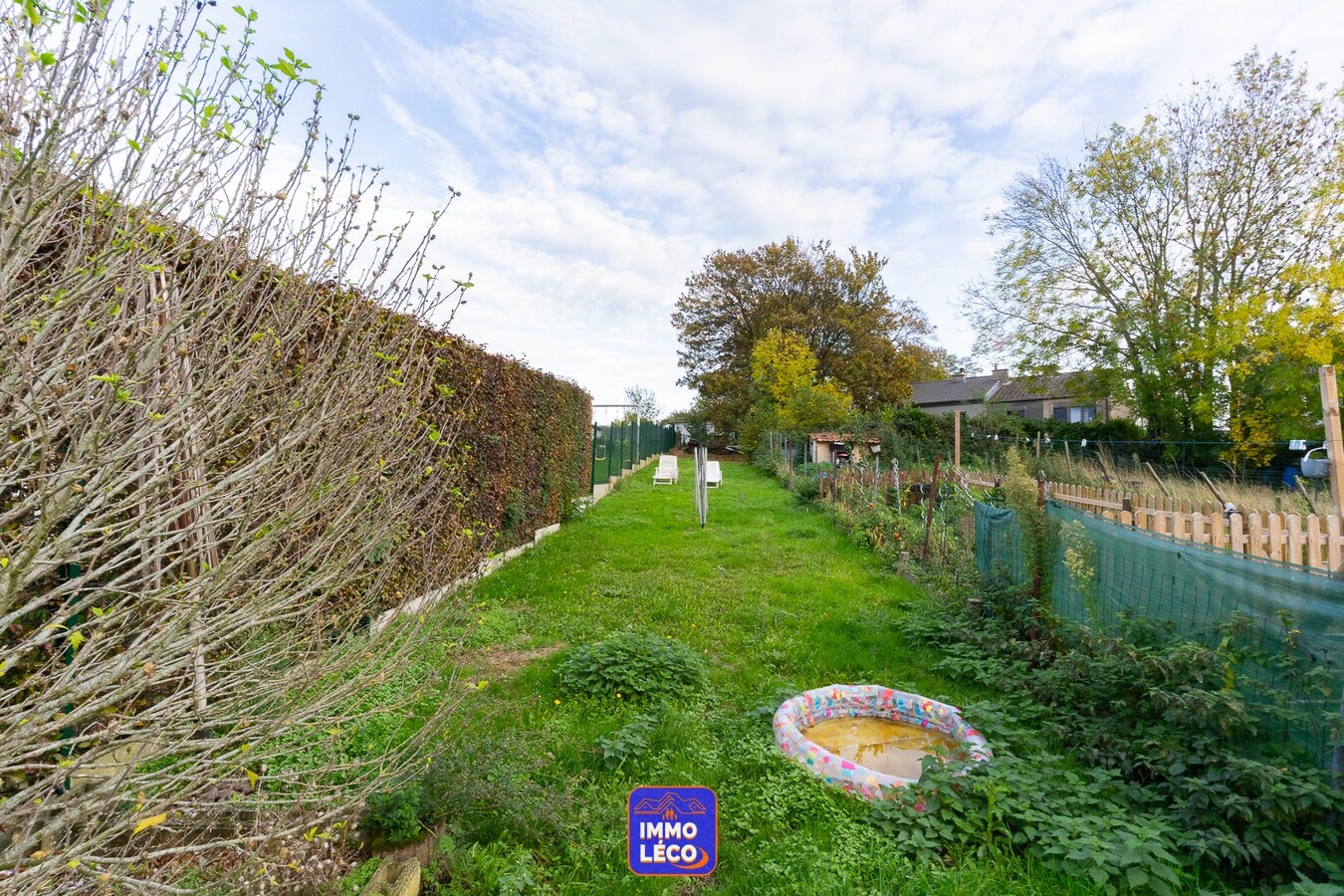 Maison offrant de beaux volumes avec grand jardin. 