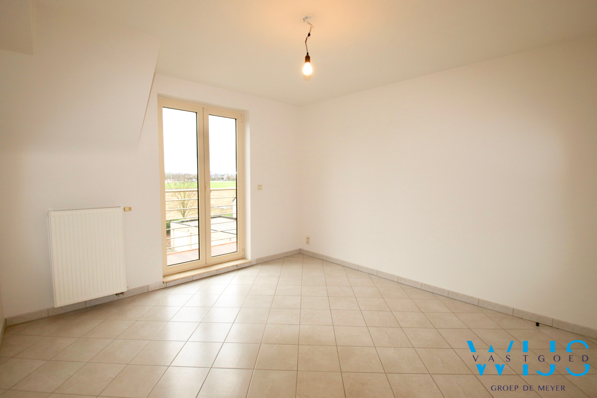 Instapklaar 3 slaapkamerappartement met garage in hartje Assenede ! 