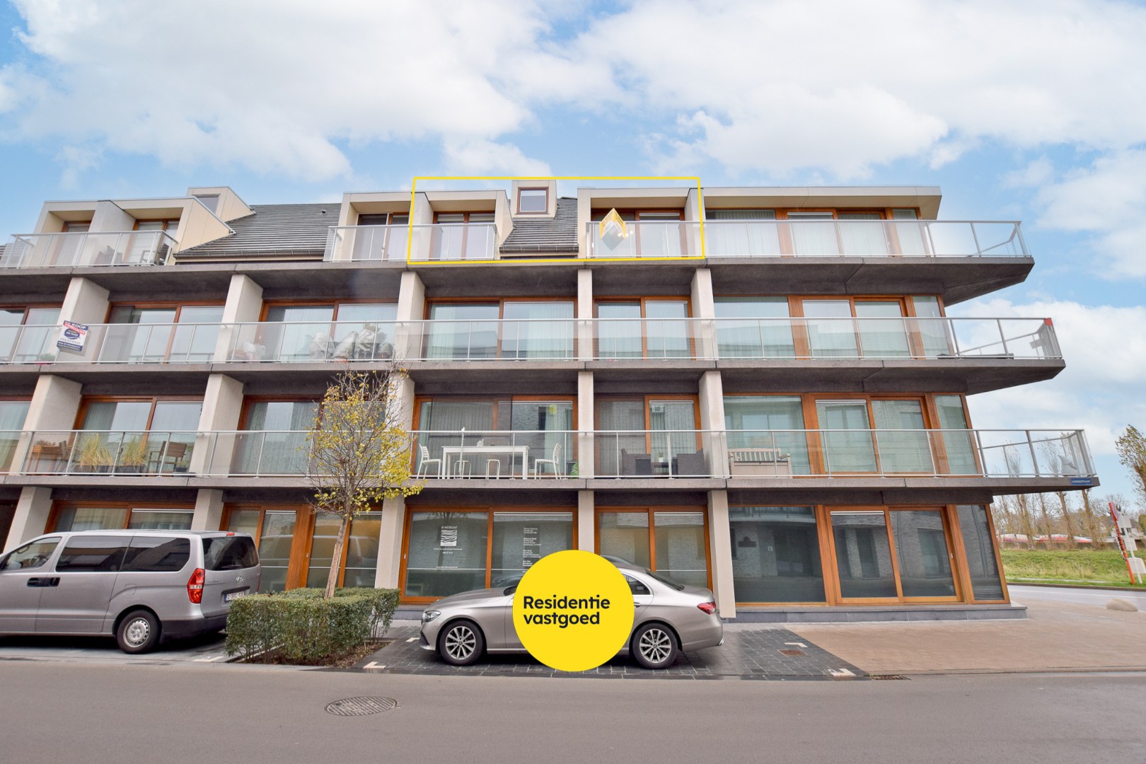 Instapklaar duplex appartement met uitzicht op het water te Nieuwpoort. 