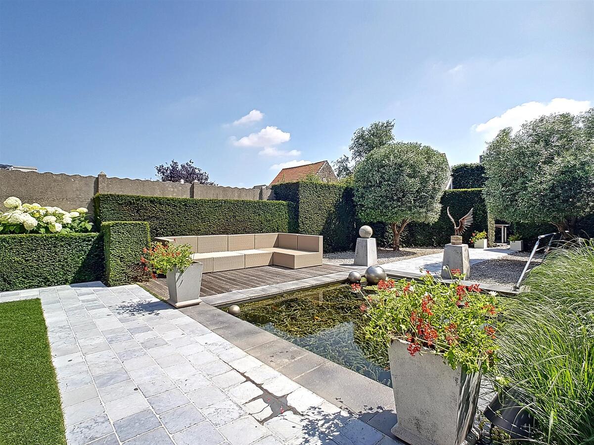 Mooie bel-étage met zeer ruime garage en knap aangelegde tuin - Zeebrugge 