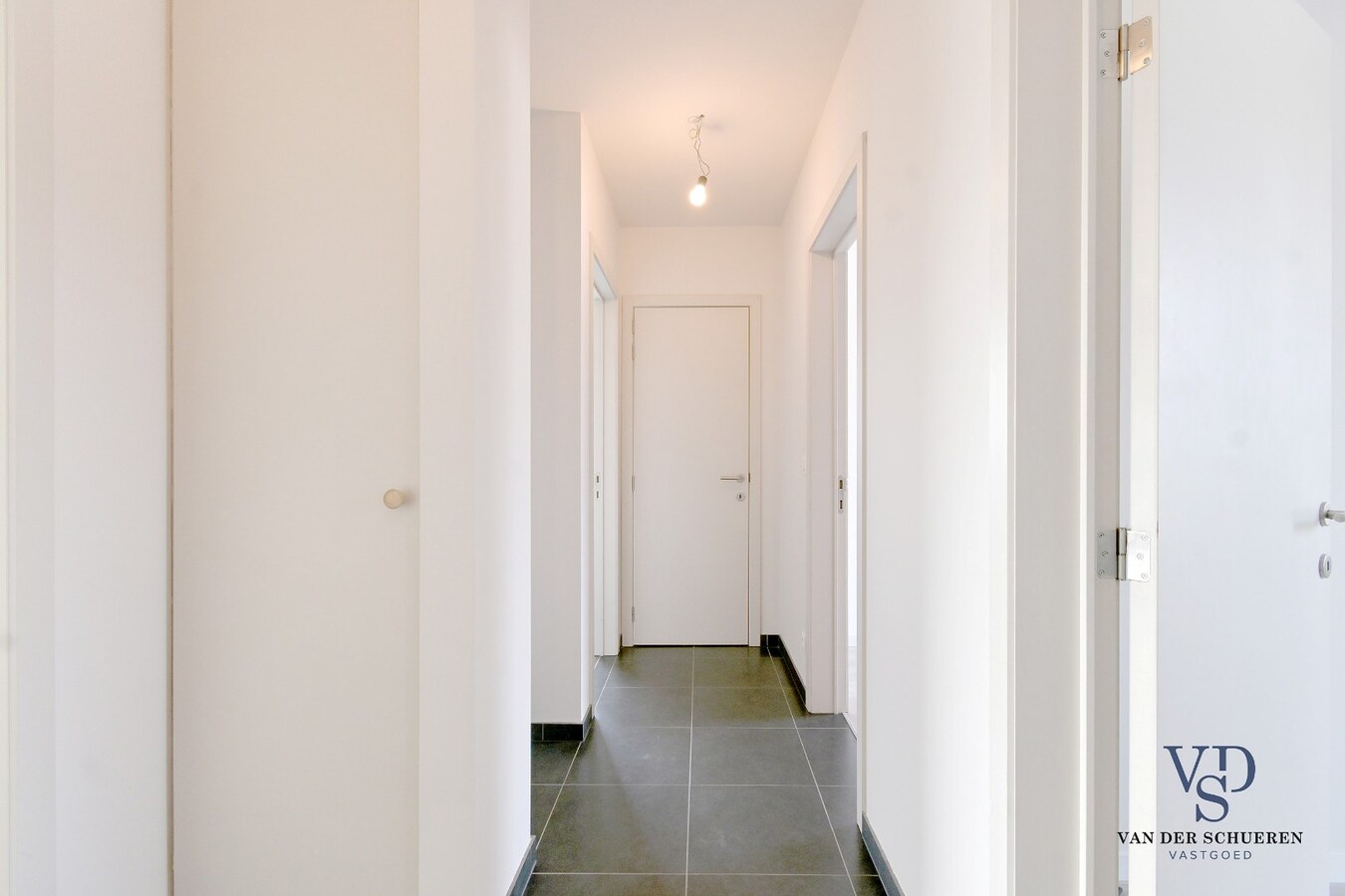 Lichtrijk appartement mét ondergrondse garage en berging. 