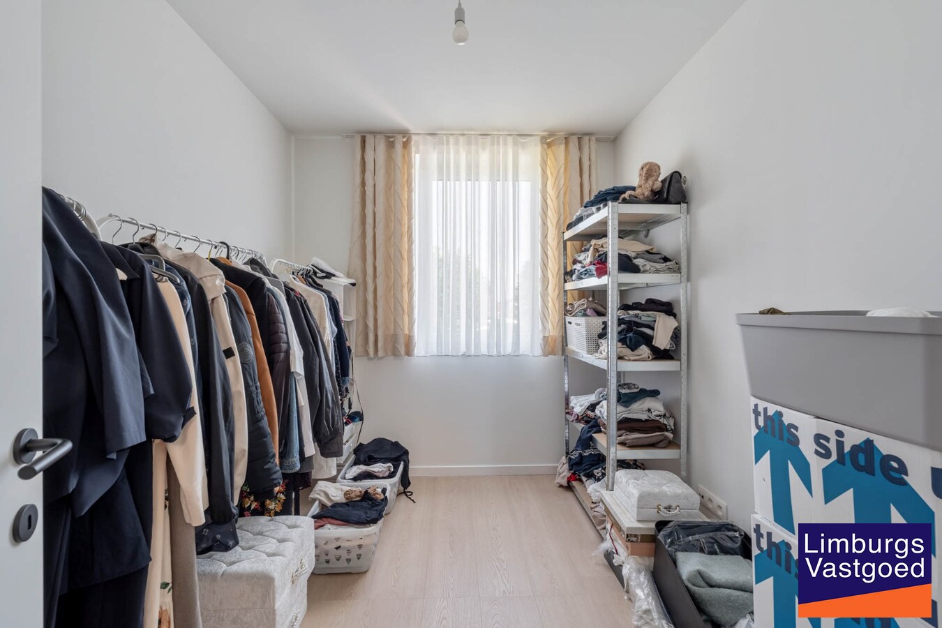 Moderne nieuwbouwwoning, 5 slpk, op een perceel van 4a31ca. 