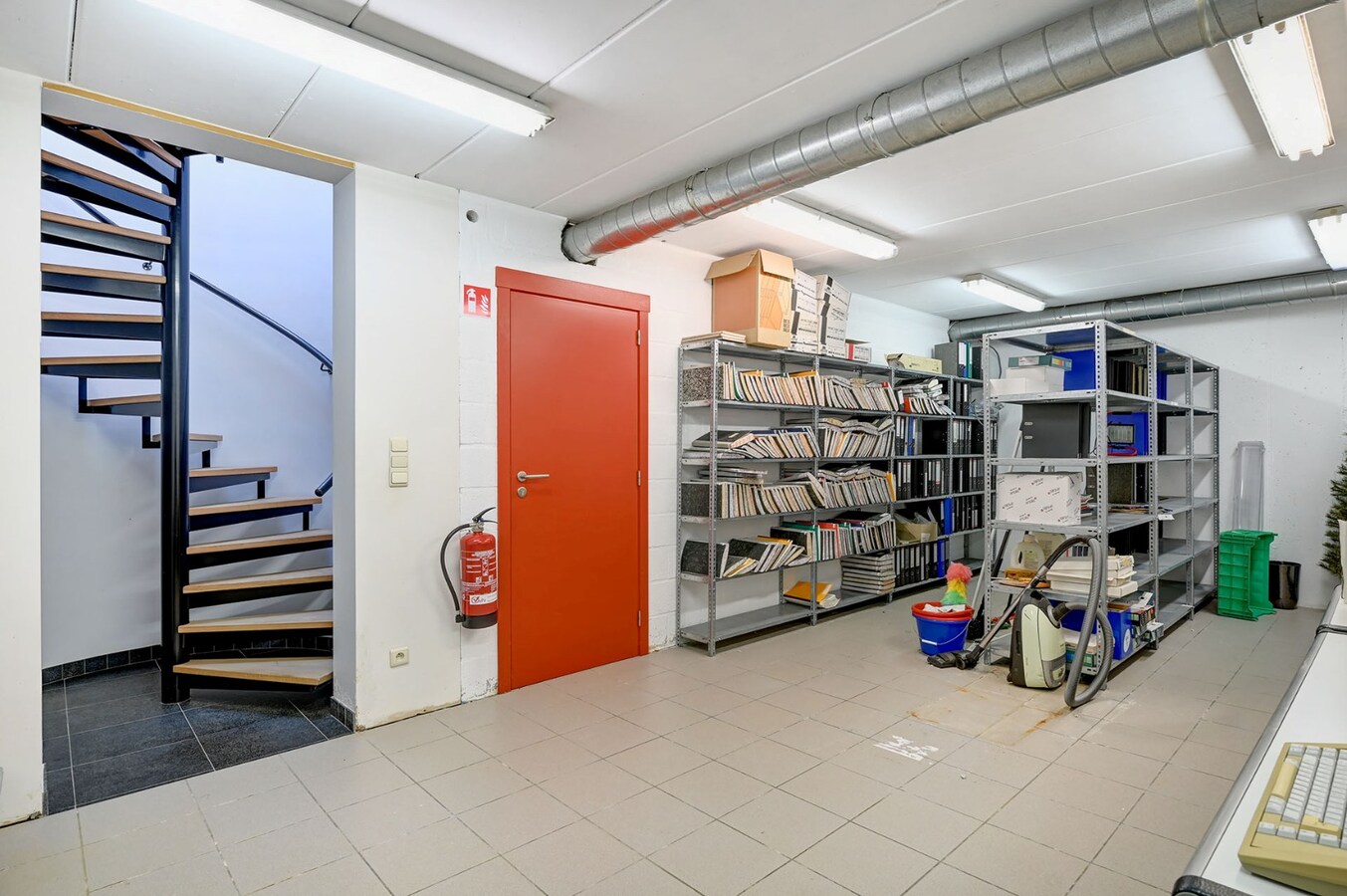 Uitzonderlijk kantoorgebouw met woonst 