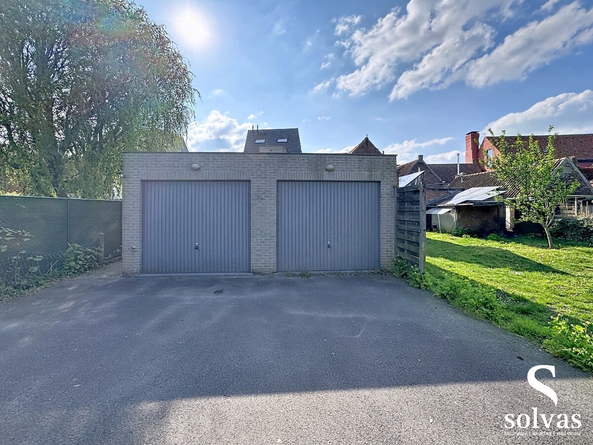 Lichtrijk appartement met terras en garage 
