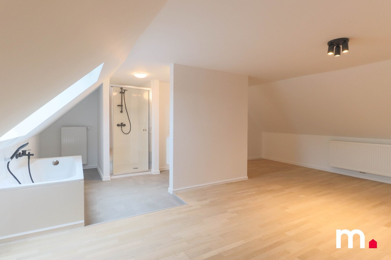 Recent gerenoveerde woning met 3 slaapkamers te Menen ! 