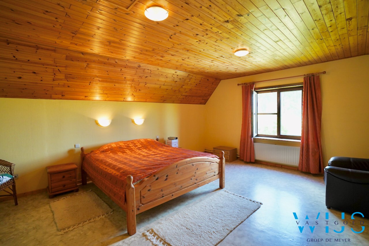 Verrassend ruim woonhuis in het landelijke Sleidinge ! 