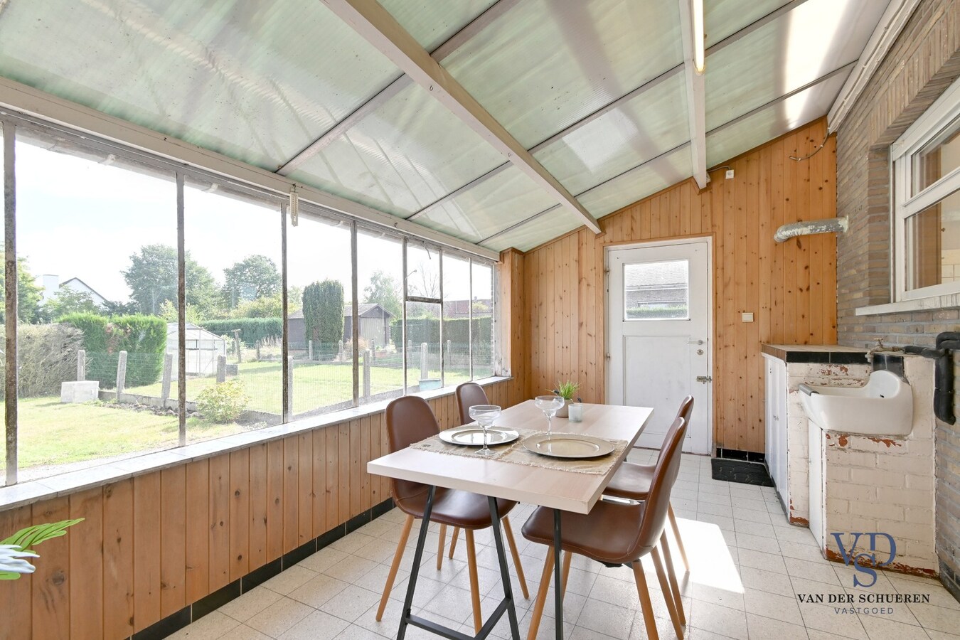 Te renoveren bungalow op een perceel van ca. 2.840 m² 