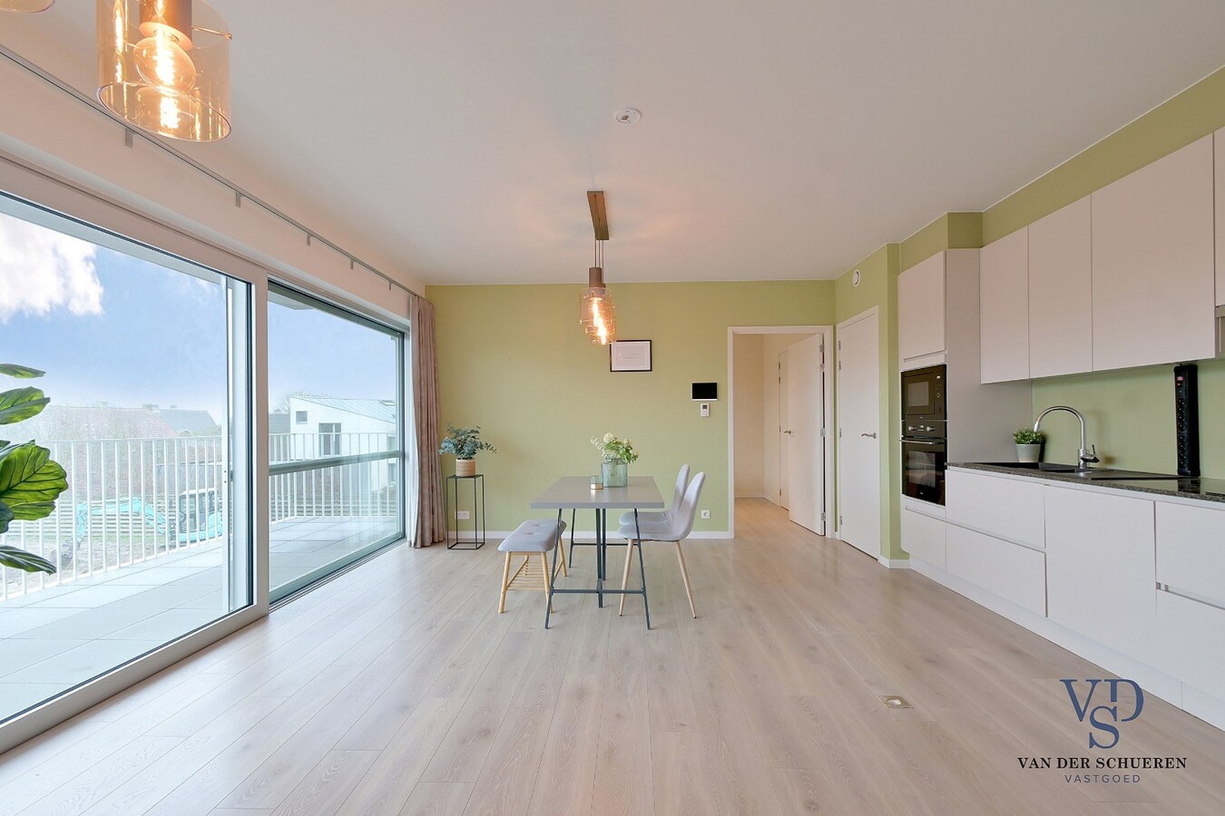 Luxueus 1-slp-appartement met staanplaats (ondergronds). 