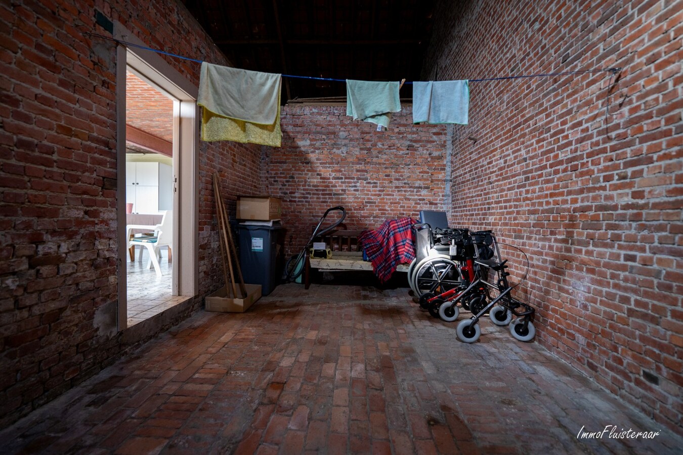 Statige woning met opslagruimte en stalgebouw op ca. 11.391 m2 te Geel 