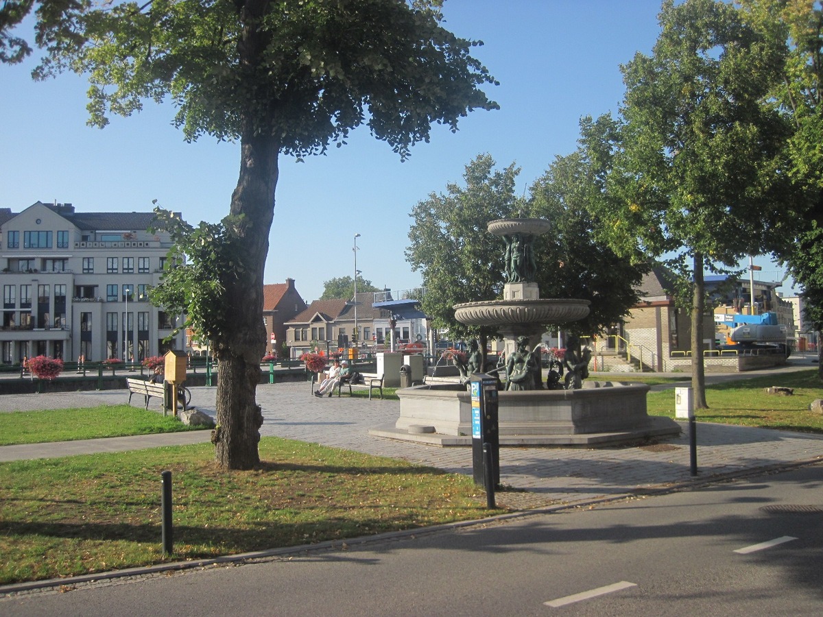 Duplex-appartement (bemeubeld) op unieke liggng. GEEN VASTE KOSTEN. 