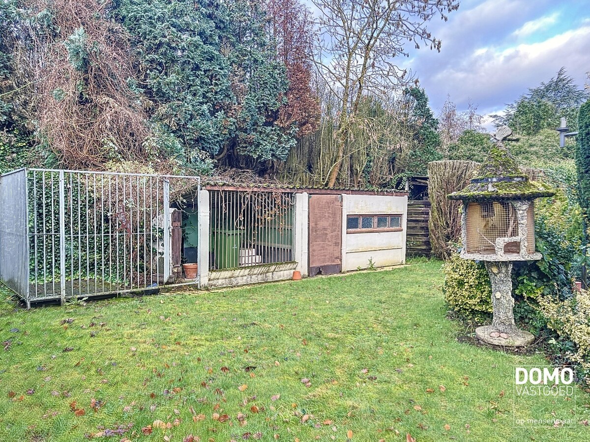Ruime open bebouwing met tuin gelegen te Kermt. 