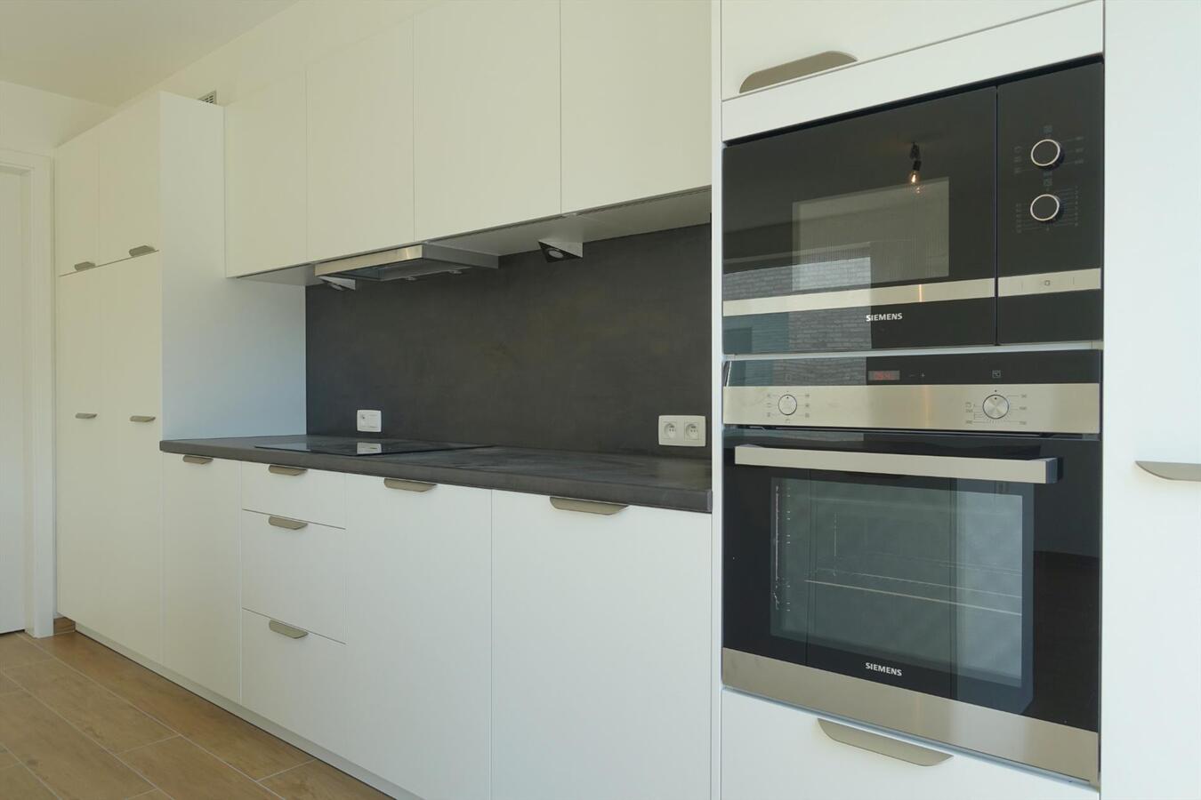 Half-open nieuwbouwwoning met zonnige tuin 