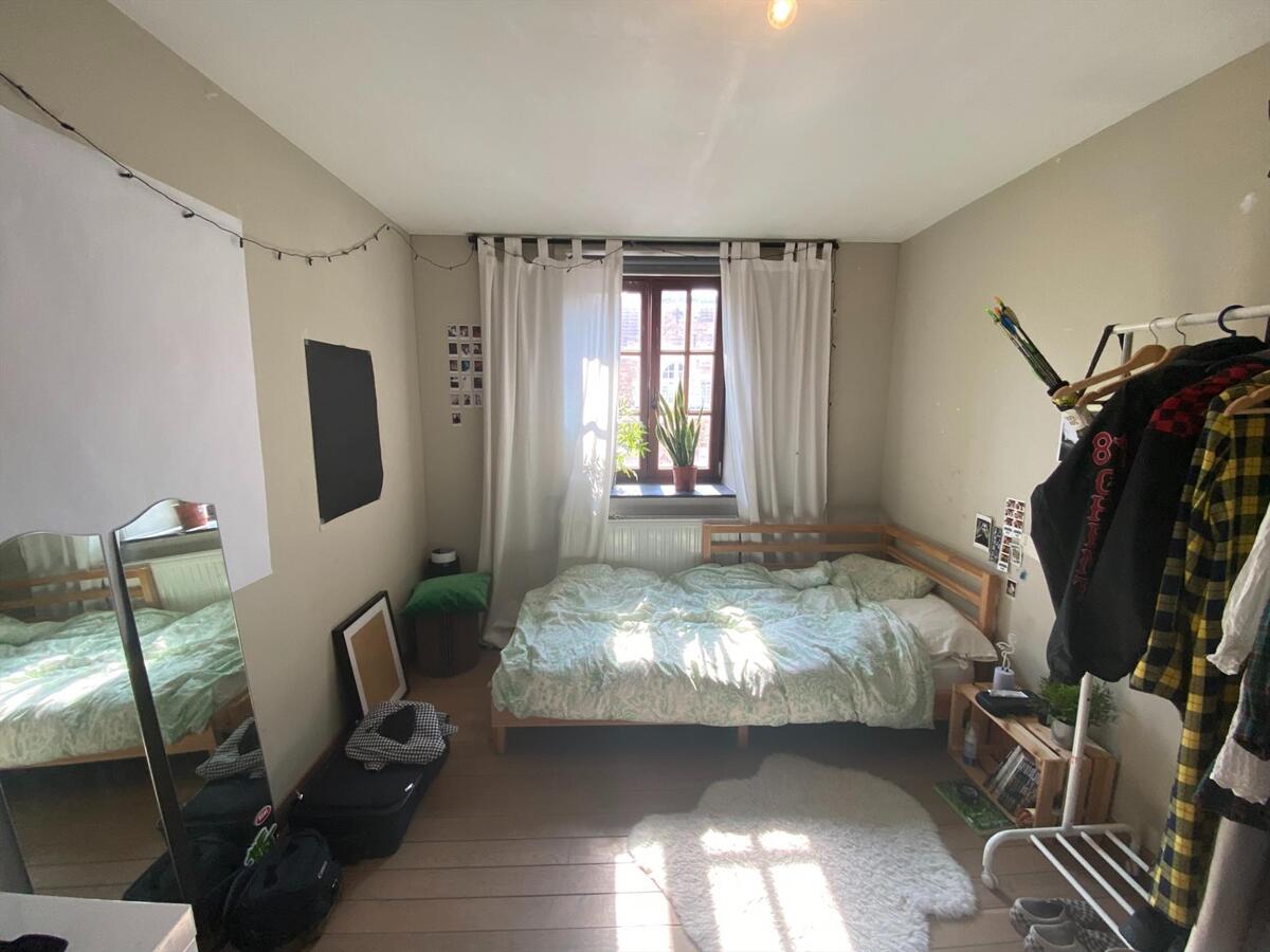 Uitstekend gelegen, duplex-appartement met 3 slaapkamers en garage 