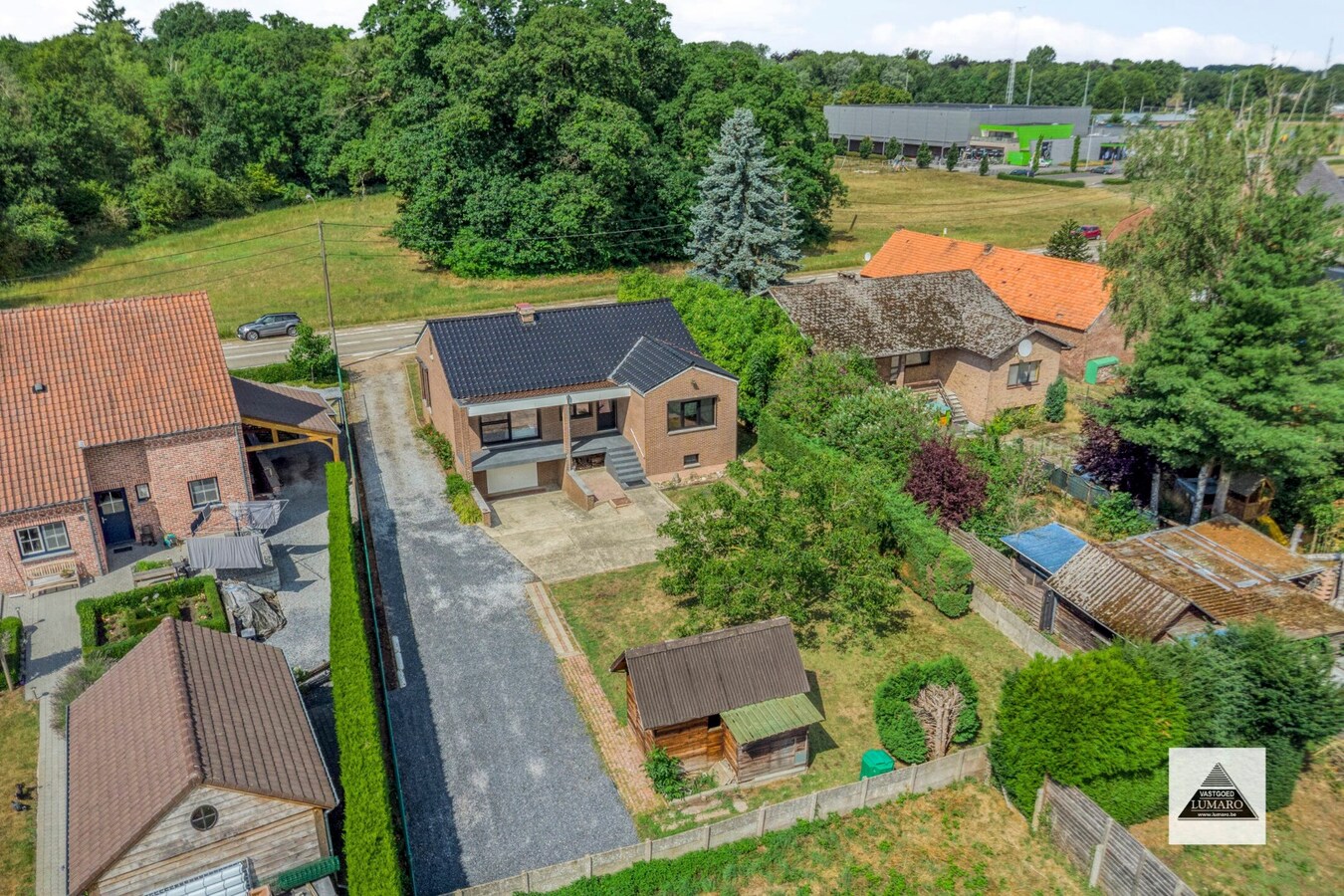 Instapklare woning voor gelijkvloers wonen. 3 slaapkamers, kelder met garage. 
