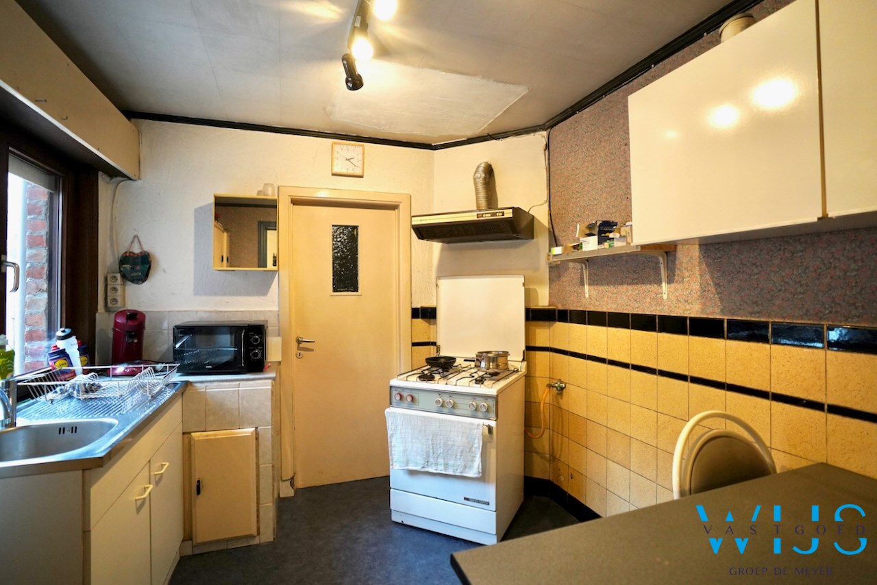 Te renoveren karaktervolle gezinswoning te Eeklo ! 