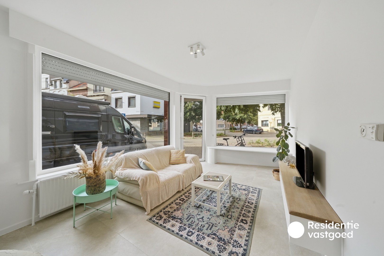 Gelijkvloers en gerenoveerd appartement met garage in Oostende 