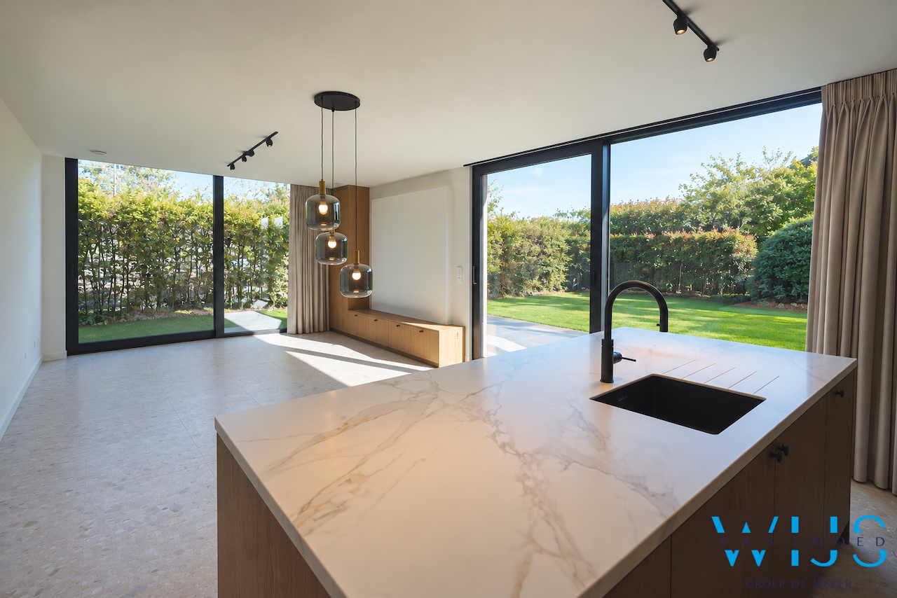 High-end gelijkvloers appartement met tuin te Lembeke ! 