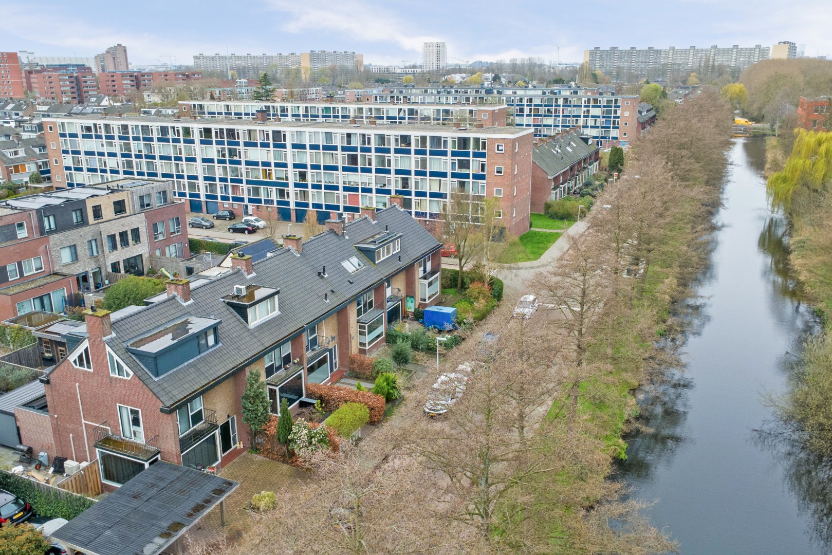 Energiezuinig (A++) en instapklaar 6-kamer gezinswoning met luxe keuken, vijf slaapkamers en zonnige tuin op het zuidoosten 