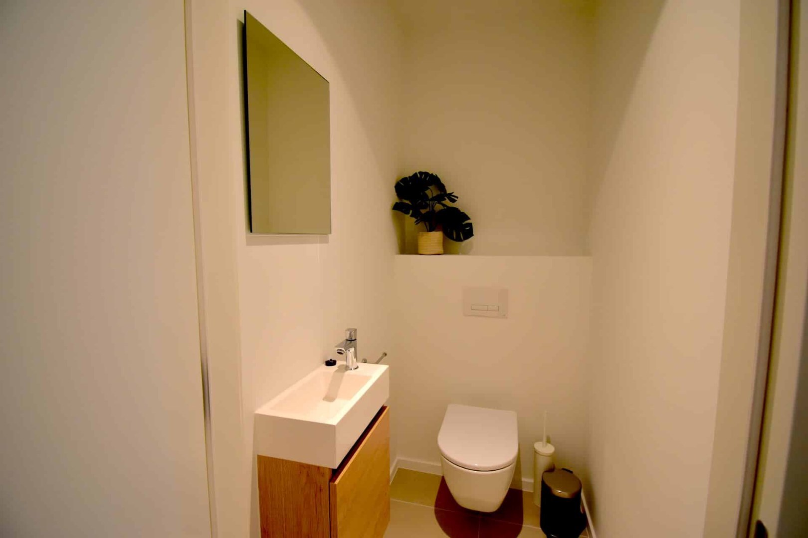 Volledig Ingericht 2 slaapkamerapp. met terras en staanplaats 