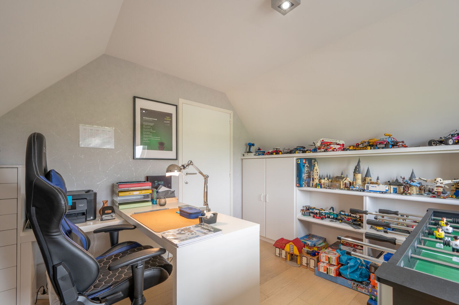 Prachtig gerenoveerde alleenstaande villa geniet van een uitstekende centrale ligging, op slechts enkele minuten van het centrum van Knokke. 