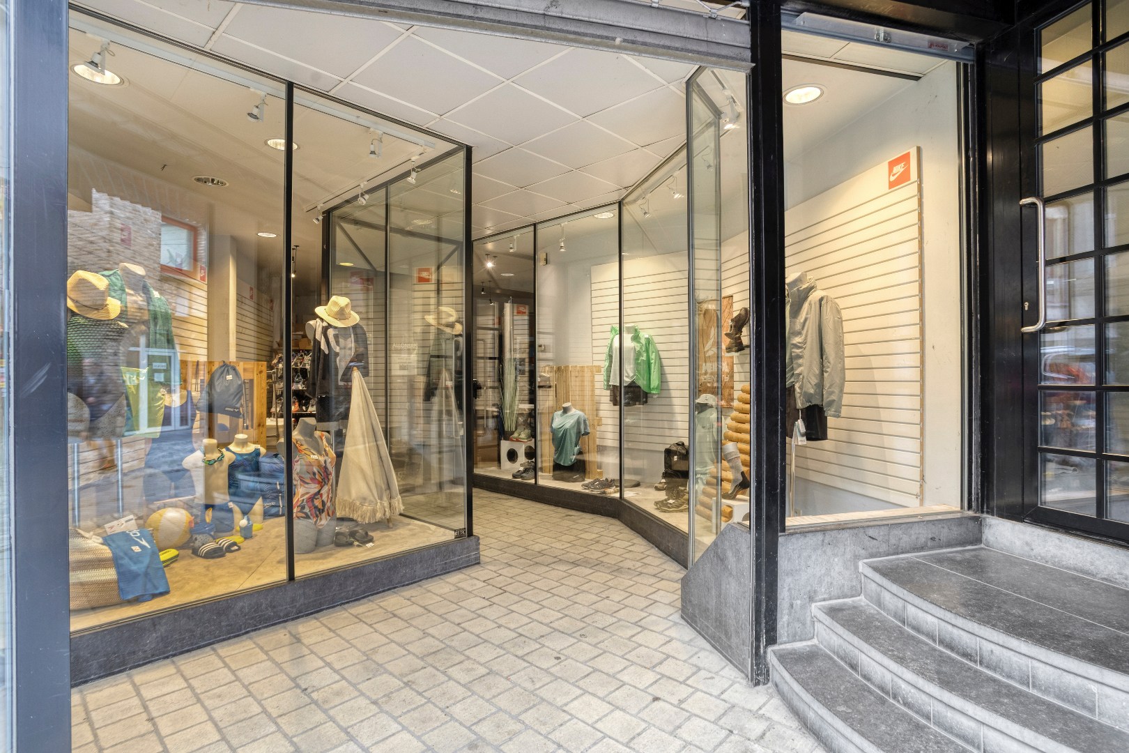 Handelspand met woonst te Halle-centrum 