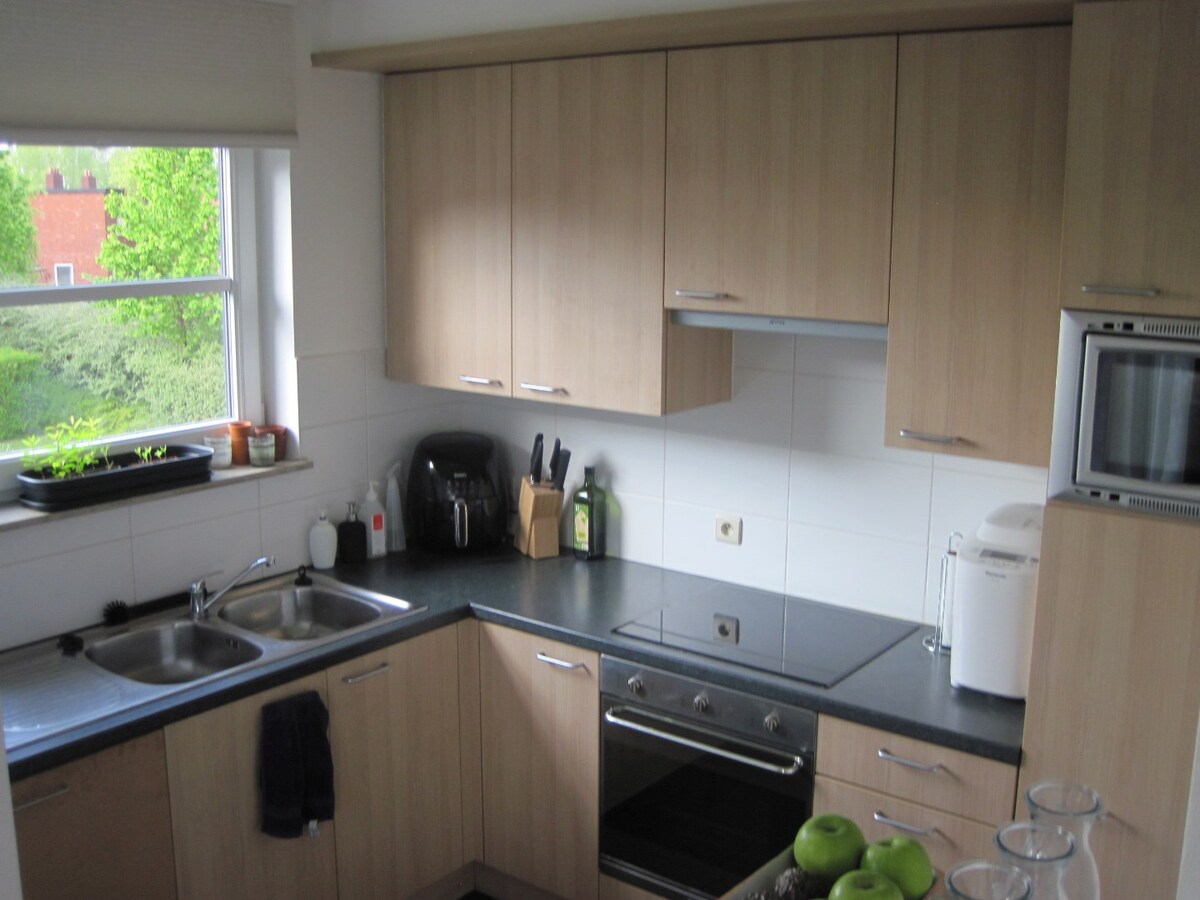 Aangenaam, eigentijds appartement met 2 ruime terrassen. 