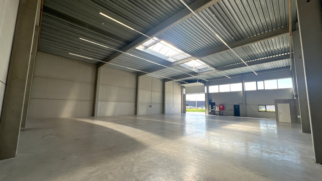 Recent magazijn te huur in Evergem
