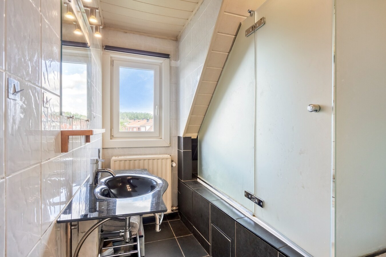 Instapklare woning met garage en tuin te Edegem 
