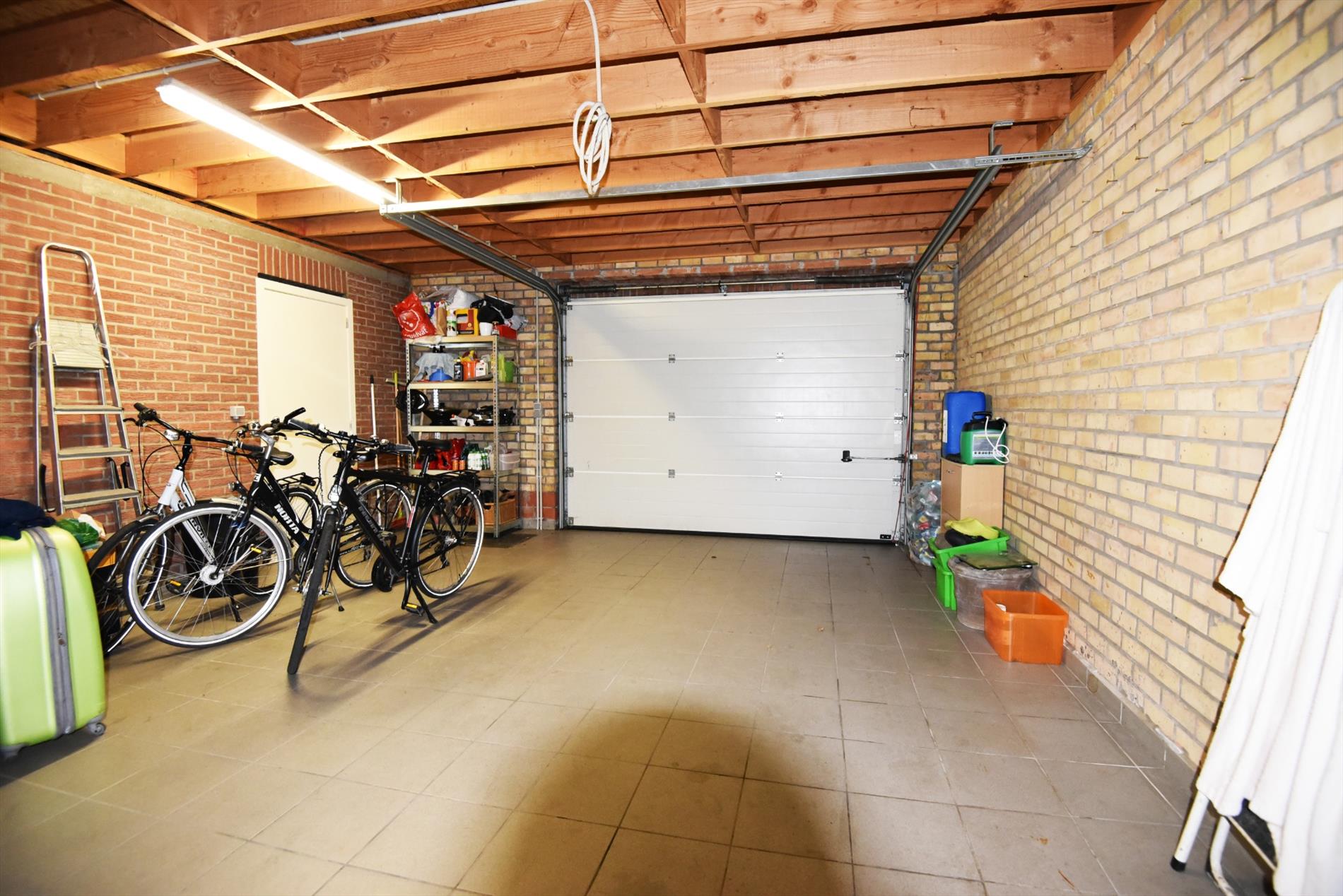 Gerenoveerde woning met 3 slpks, voortuin, terras en garage te Maldegem 