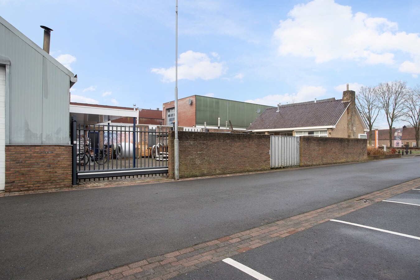 Uniek woon-winkelpand met bedrijfs-, en buitenruimte op toplocatie in Reusel. 