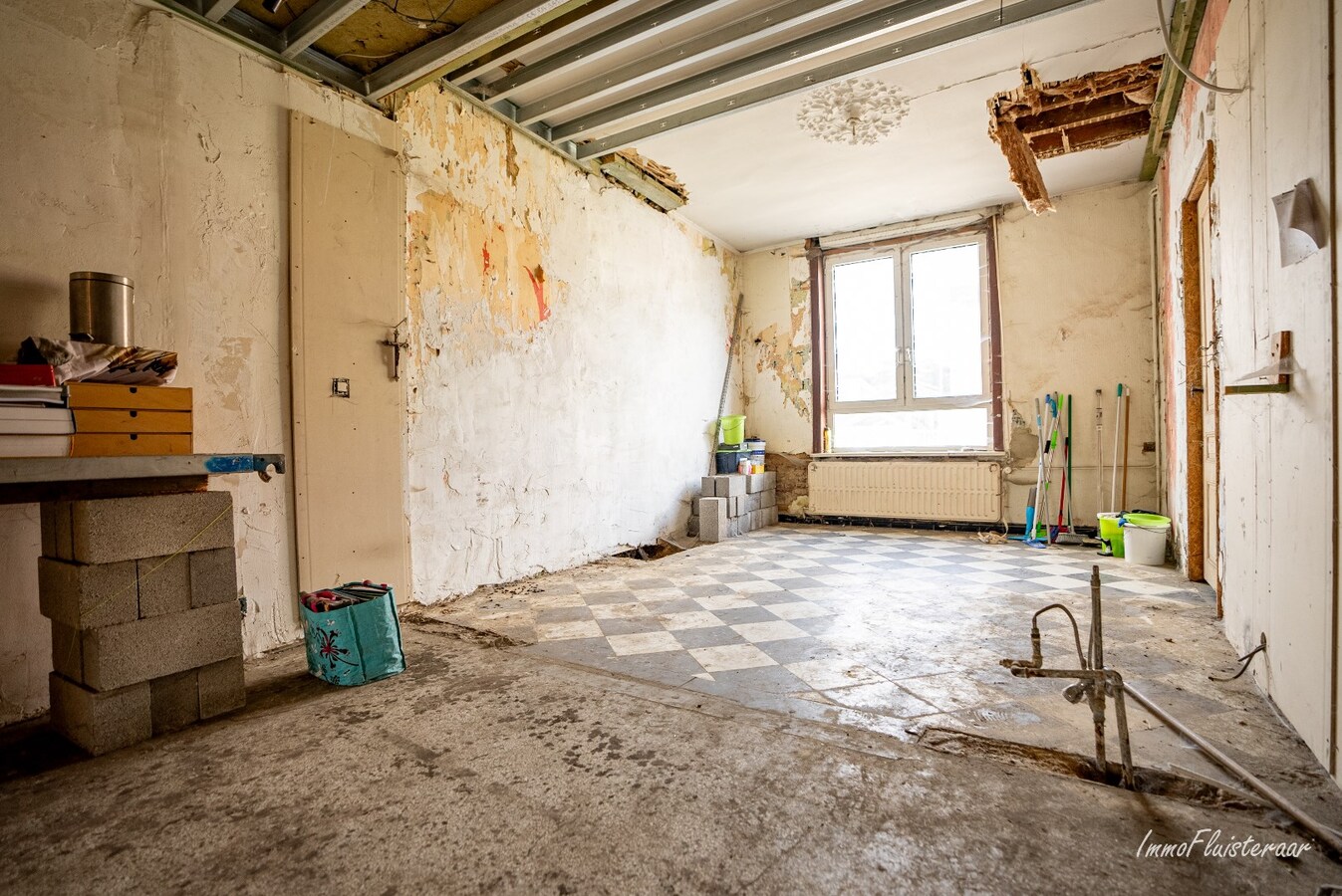 Propriété équestre avec maison à rénover à ca. 90a à Wonck (Bassenge). 