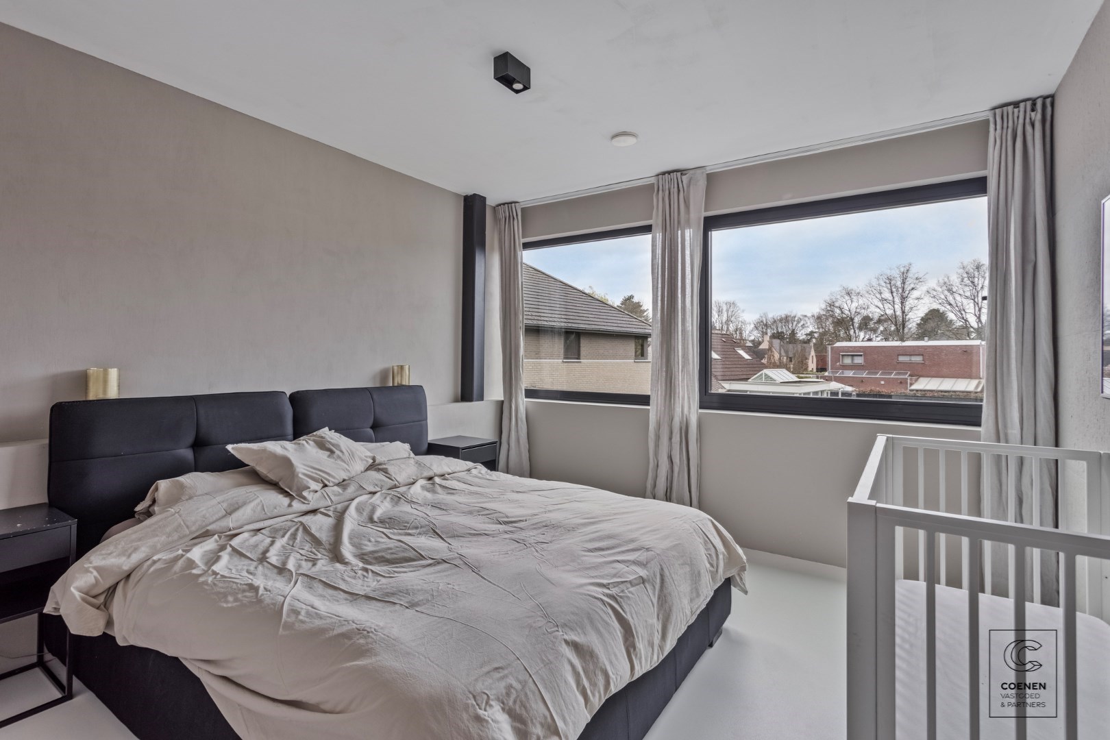 Prachtig verder af te werken HOB van 320 m² in een doodlopende straat! 