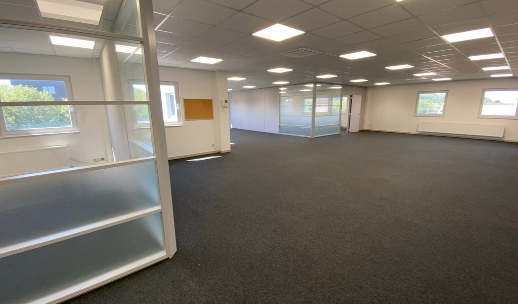 Instapklare kantoorruimte te huur vlakbij E40/R4 in Gent