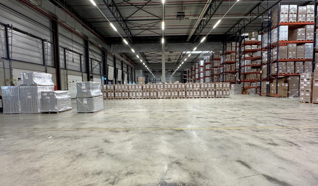 Magazijn en kantoor te huur op logistieke site te Bornem