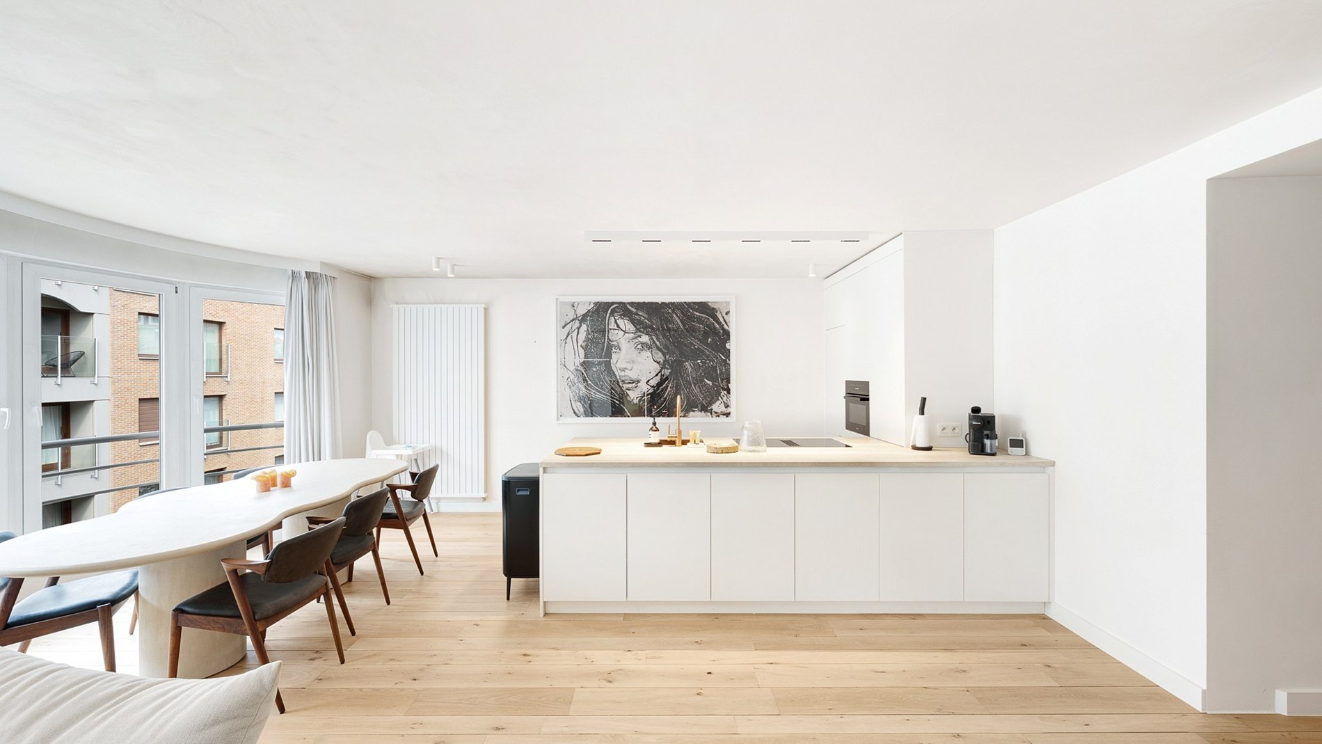Ruim appartement van 138 m² gelegen op de Jozef Nellenslaan te Knokke en combineert ruimte, lichtinval en comfort. 
