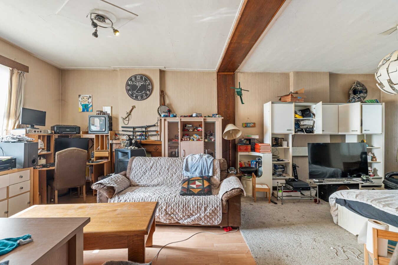 Halfvrijstaande woning op een perceel van 17a30ca met grote werkplaats van maar liefst 110 vierkante meter! 