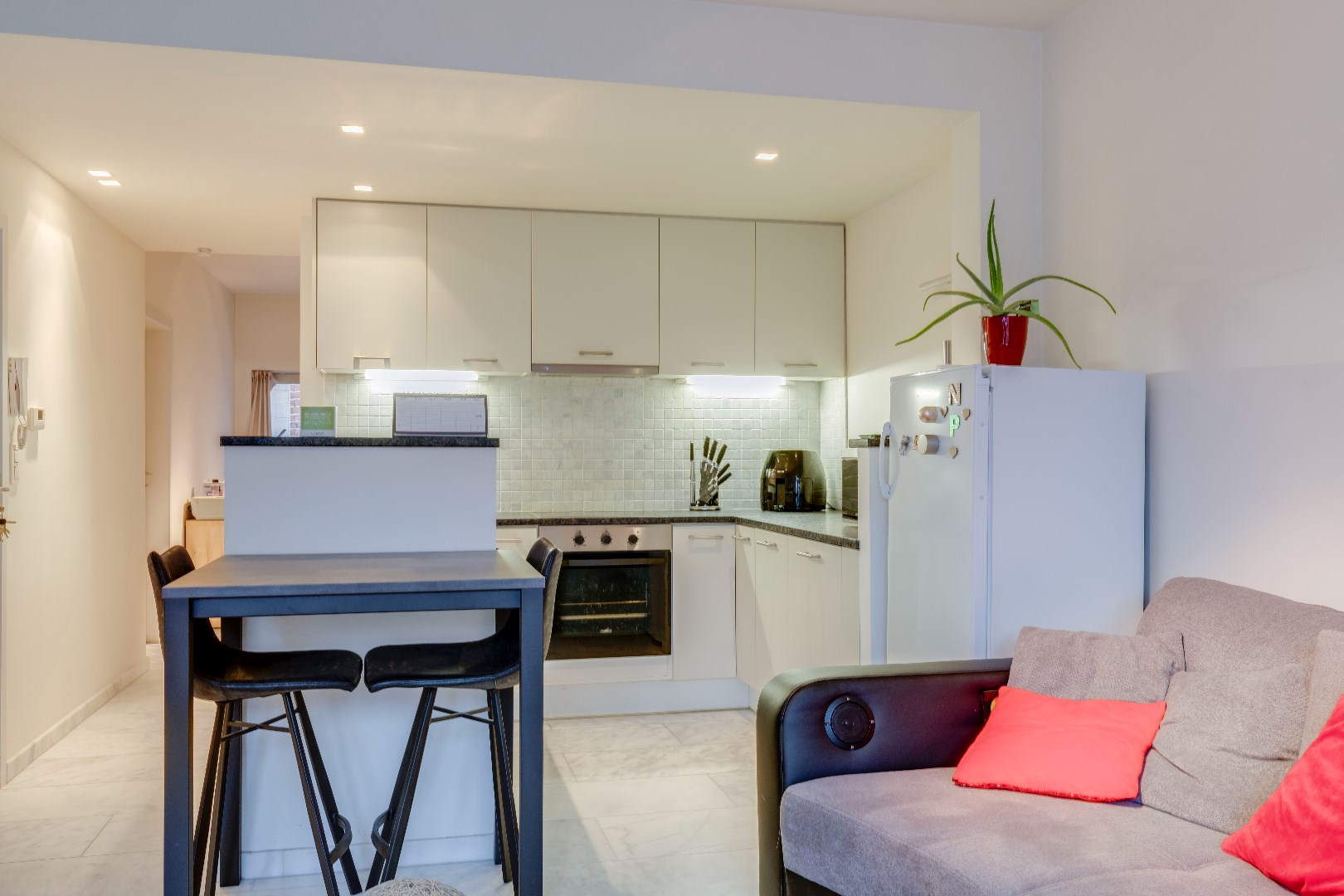 Zeer ruim 1-slaapkamer appartement met bureauruimte 