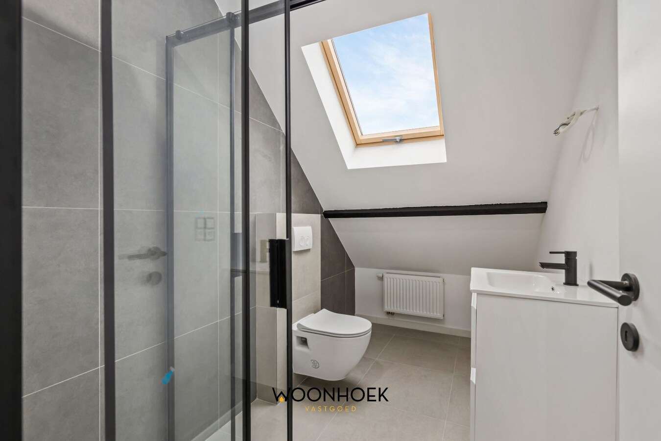 Gerenoveerde, 4-slpk woning met 2 badkamers en tuin! 