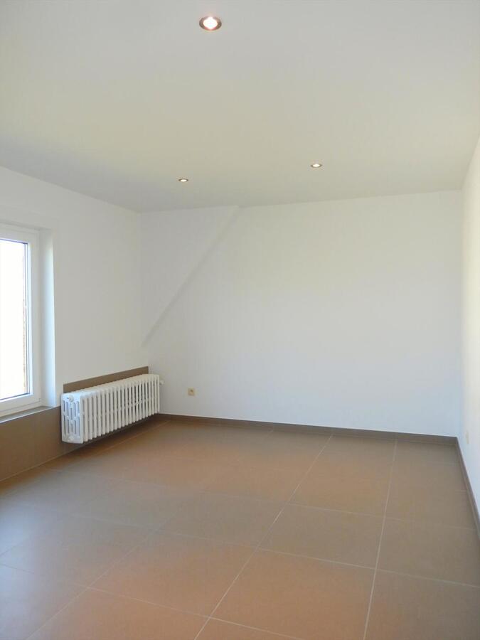 Prachtig volledig gerenoveerd appartement met groot terras 