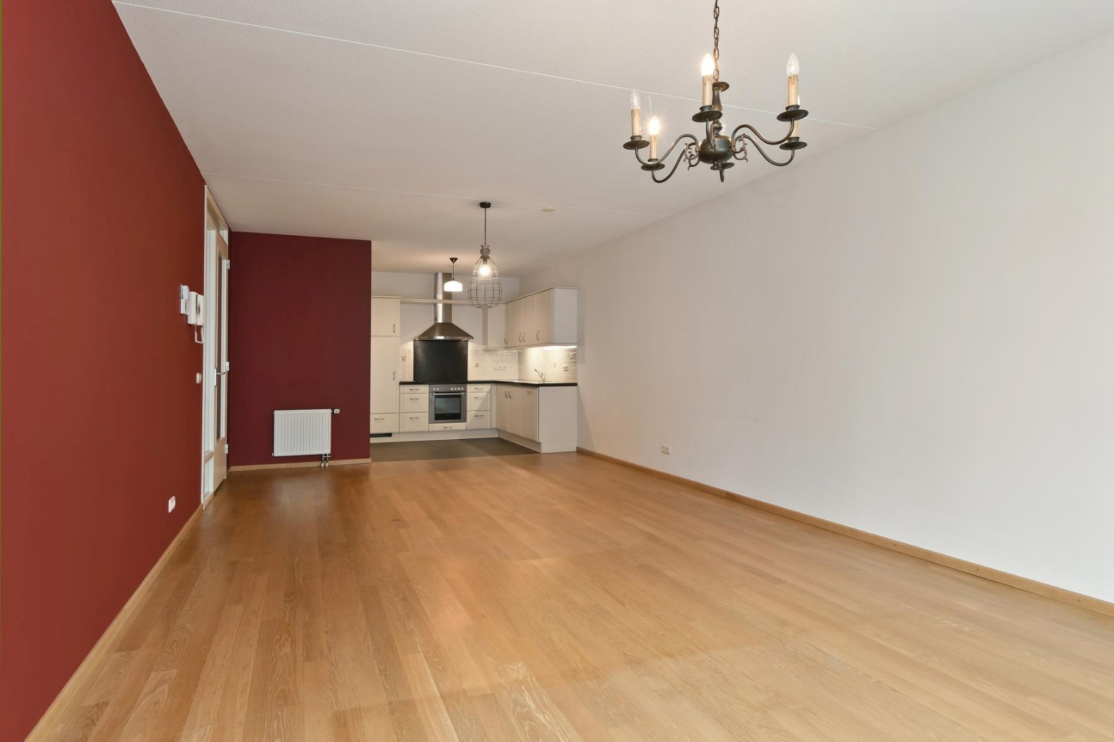 Goed onderhouden appartement op de begane grond met twee slaapkamers, terras, aparte berging en eigen parkeerplaats gelegen nabij het centrum van Kessel. 